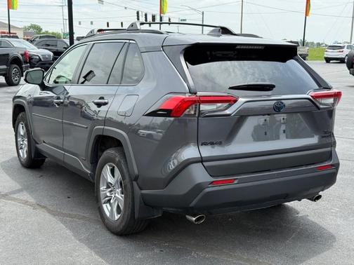 2022 Toyota RAV4 Hybrid XLE