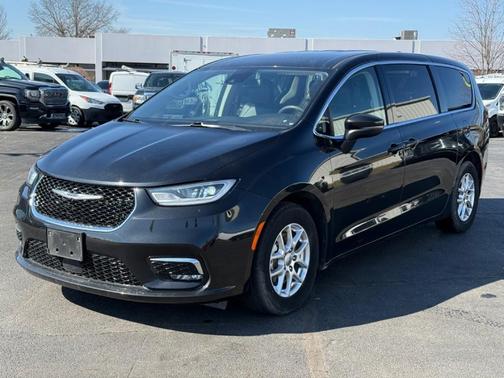 2023 Chrysler Pacifica Touring-L