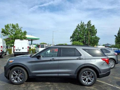 Gray Metallic 2022 Ford Explorer XLT