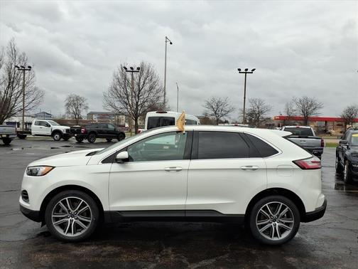 Star White 2022 Ford Edge Titanium