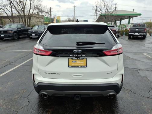 White Metallic 2022 Ford Edge Titanium