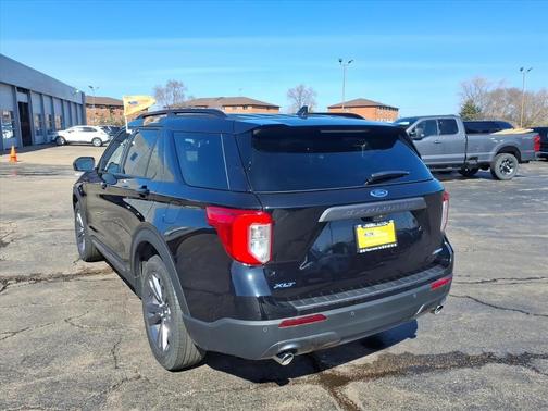 Black Metallic 2024 Ford Explorer XLT
