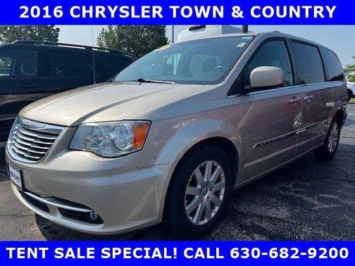 2016 Chrysler Town & Country Touring