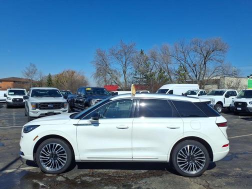 White Metallic 2022 Lincoln Corsair Reserve