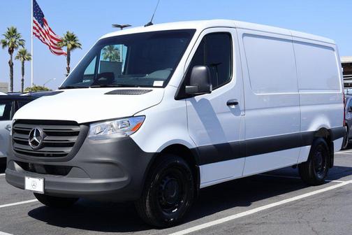 Arctic White 2026 Mercedes-Benz Sprinter 2500 Cargo 144 WB
