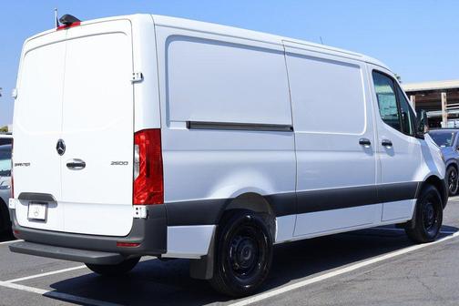 Arctic White 2026 Mercedes-Benz Sprinter 2500 Cargo 144 WB