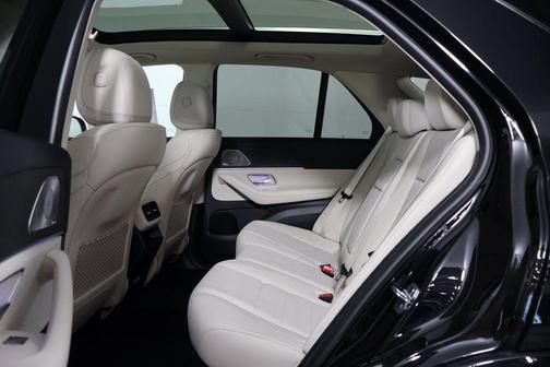 Obsidian Black Metallic 2026 Mercedes-Benz GLE 450 4MATIC