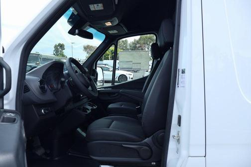 2025 Mercedes-Benz Sprinter 2500 Standard Roof