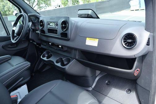 2025 Mercedes-Benz Sprinter 2500 Standard Roof