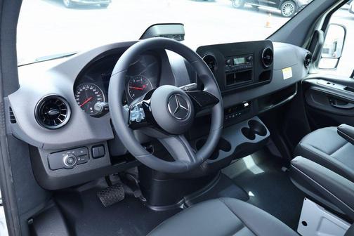 2025 Mercedes-Benz Sprinter 2500 Standard Roof