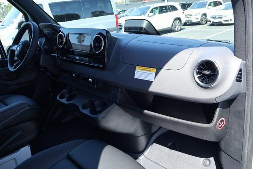 2025 Mercedes-Benz Sprinter 2500 Standard Roof