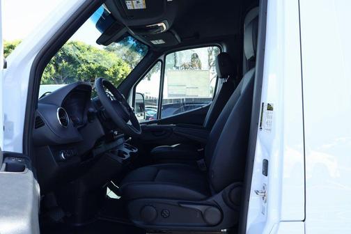 2025 Mercedes-Benz Sprinter 2500 Standard Roof