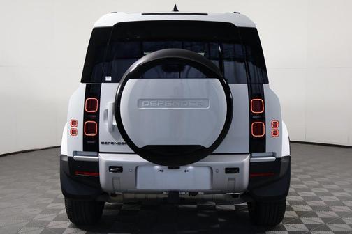 2025 Land Rover Defender 110 P300