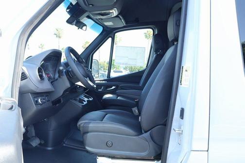 2025 Mercedes-Benz Sprinter 2500 Standard Roof