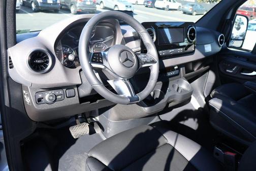 2025 Mercedes-Benz Sprinter 2500 Standard Roof
