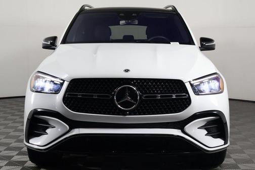 MANUFAKTUR Moonlight White Metallic 2026 Mercedes-Benz GLE 580 4MATIC