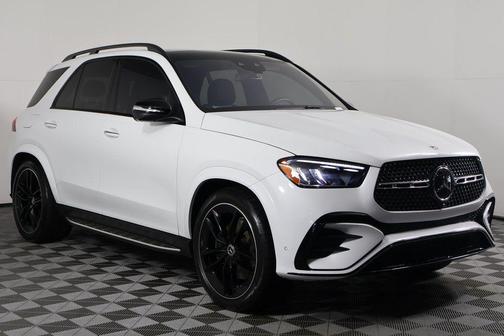 MANUFAKTUR Moonlight White Metallic 2026 Mercedes-Benz GLE 580 4MATIC