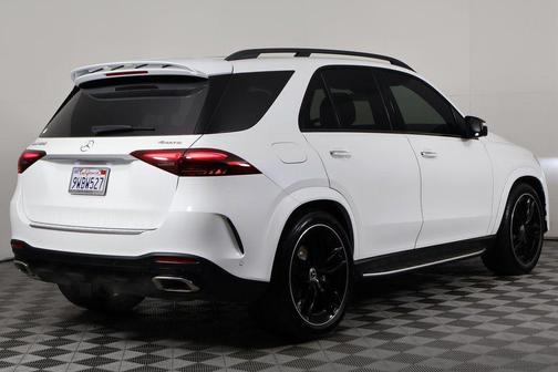 MANUFAKTUR Moonlight White Metallic 2026 Mercedes-Benz GLE 580 4MATIC