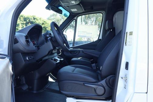 2025 Mercedes-Benz Sprinter 2500 Standard Roof