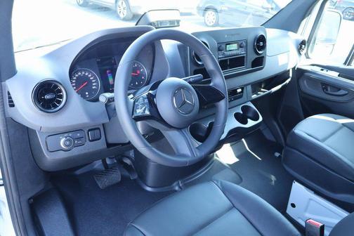2025 Mercedes-Benz Sprinter 2500 Standard Roof
