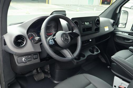 2025 Mercedes-Benz Sprinter 2500 Standard Roof