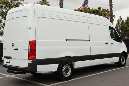 Arctic+White 2026 Mercedes-Benz Sprinter 2500 High Roof