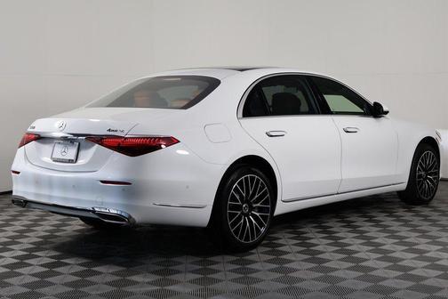 MANUFAKTUR Moonlight White Metallic 2026 Mercedes-Benz S-Class 4MATIC