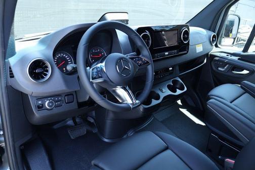 2025 Mercedes-Benz Sprinter 2500 Standard Roof