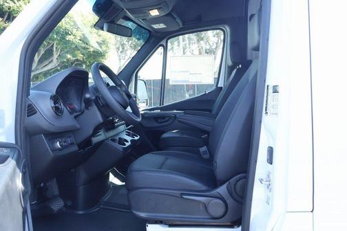2025 Mercedes-Benz Sprinter 2500 Standard Roof
