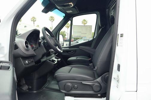 2025 Mercedes-Benz Sprinter 2500 Standard Roof