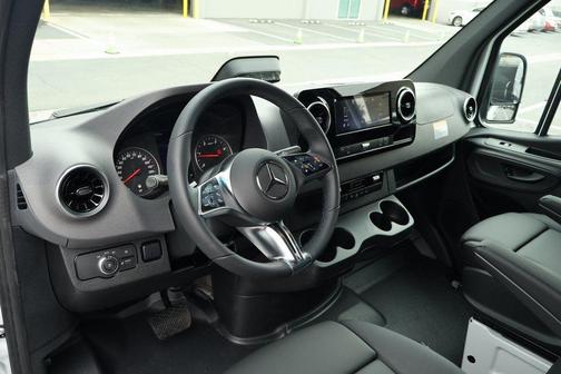 2025 Mercedes-Benz Sprinter 2500 Standard Roof