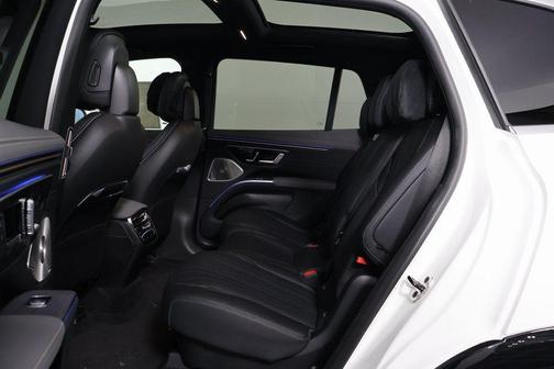 Polar White 2026 Mercedes-Benz EQS 400 400