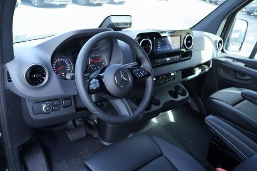 2025 Mercedes-Benz Sprinter 2500 Standard Roof