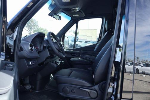 2025 Mercedes-Benz Sprinter 2500 Standard Roof