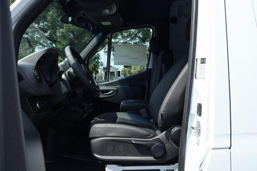 2025 Mercedes-Benz Sprinter 2500 Standard Roof