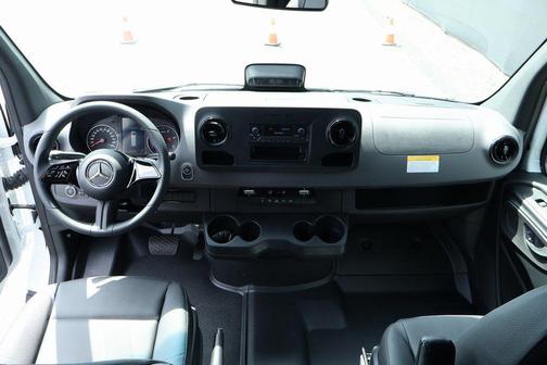 2025 Mercedes-Benz Sprinter 2500 Standard Roof