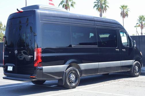 Obsidian Black Metallic 2026 Mercedes-Benz Sprinter 2500 Passenger 170 WB