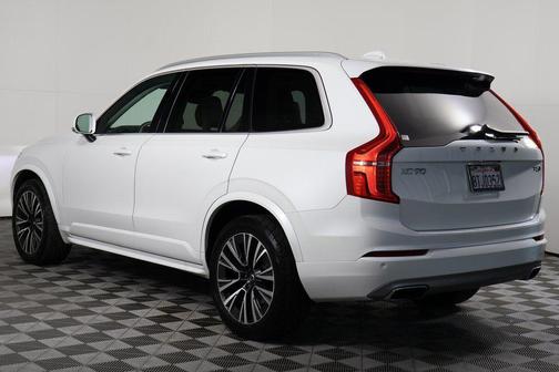 2021 Volvo XC90 T5 Momentum