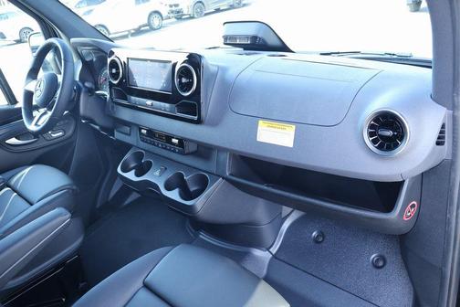 Obsidian Black Metallic 2026 Mercedes-Benz Sprinter 2500 Passenger 170 WB