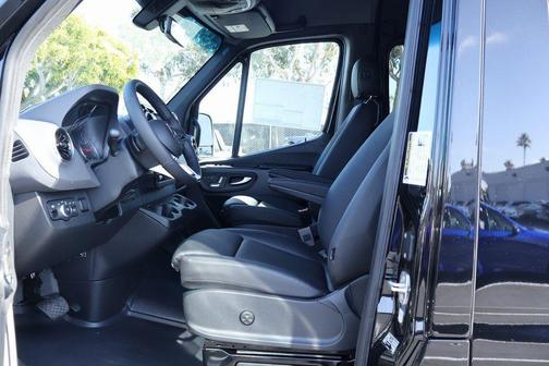 Obsidian Black Metallic 2026 Mercedes-Benz Sprinter 2500 Passenger 170 WB