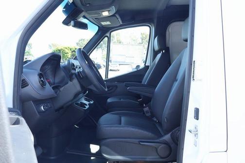 2025 Mercedes-Benz Sprinter 2500 Standard Roof