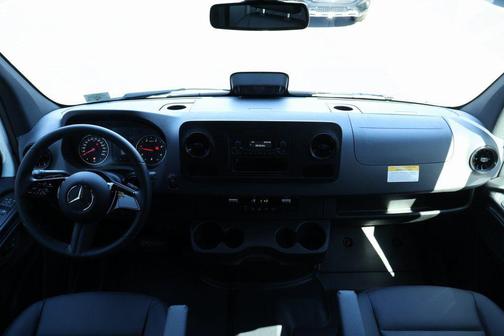 2025 Mercedes-Benz Sprinter 2500 Standard Roof