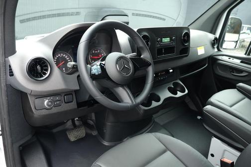 2025 Mercedes-Benz Sprinter 2500 High Roof
