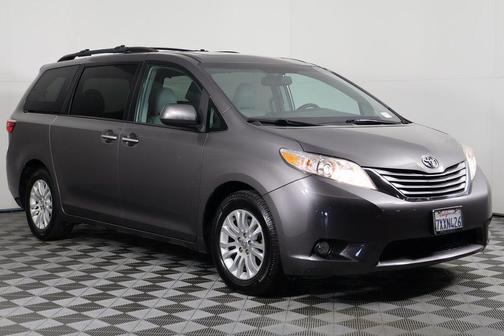 2017 Toyota Sienna XLE