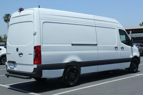 2025 Mercedes-Benz Sprinter 2500 High Roof