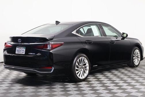 Obsidian 2021 Lexus ES 300h Luxury