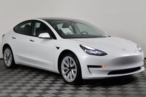 Pearl White Multi-Coat 2023 Tesla Model 3 Standard Range