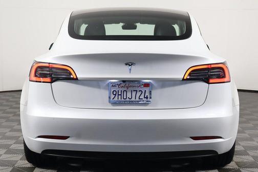 Pearl White Multi-Coat 2023 Tesla Model 3 Standard Range