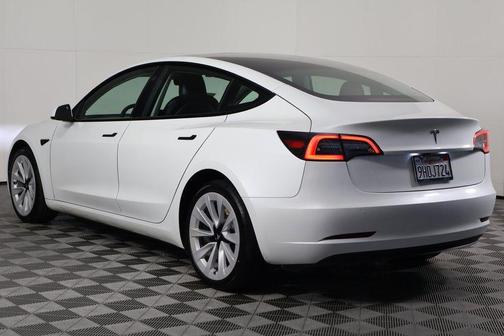 Pearl White Multi-Coat 2023 Tesla Model 3 Standard Range