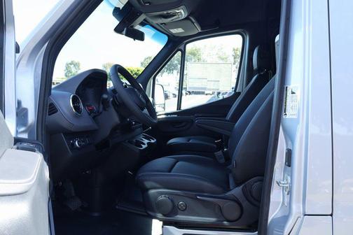 2025 Mercedes-Benz Sprinter 2500 Standard Roof